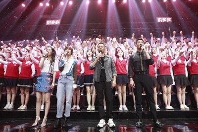 《天天向上》攜手《中國機(jī)長(zhǎng)》 一場(chǎng)致敬英雄的熒屏交響，如何實(shí)現(xiàn)話題與口碑的雙贏？